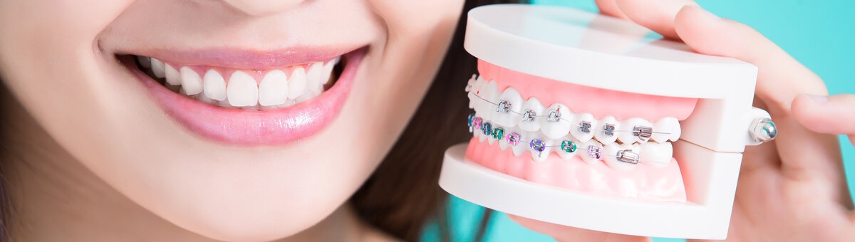 Выдвинулся зуб — что делать? Особенности ортодонтического лечения в Студии Улыбки