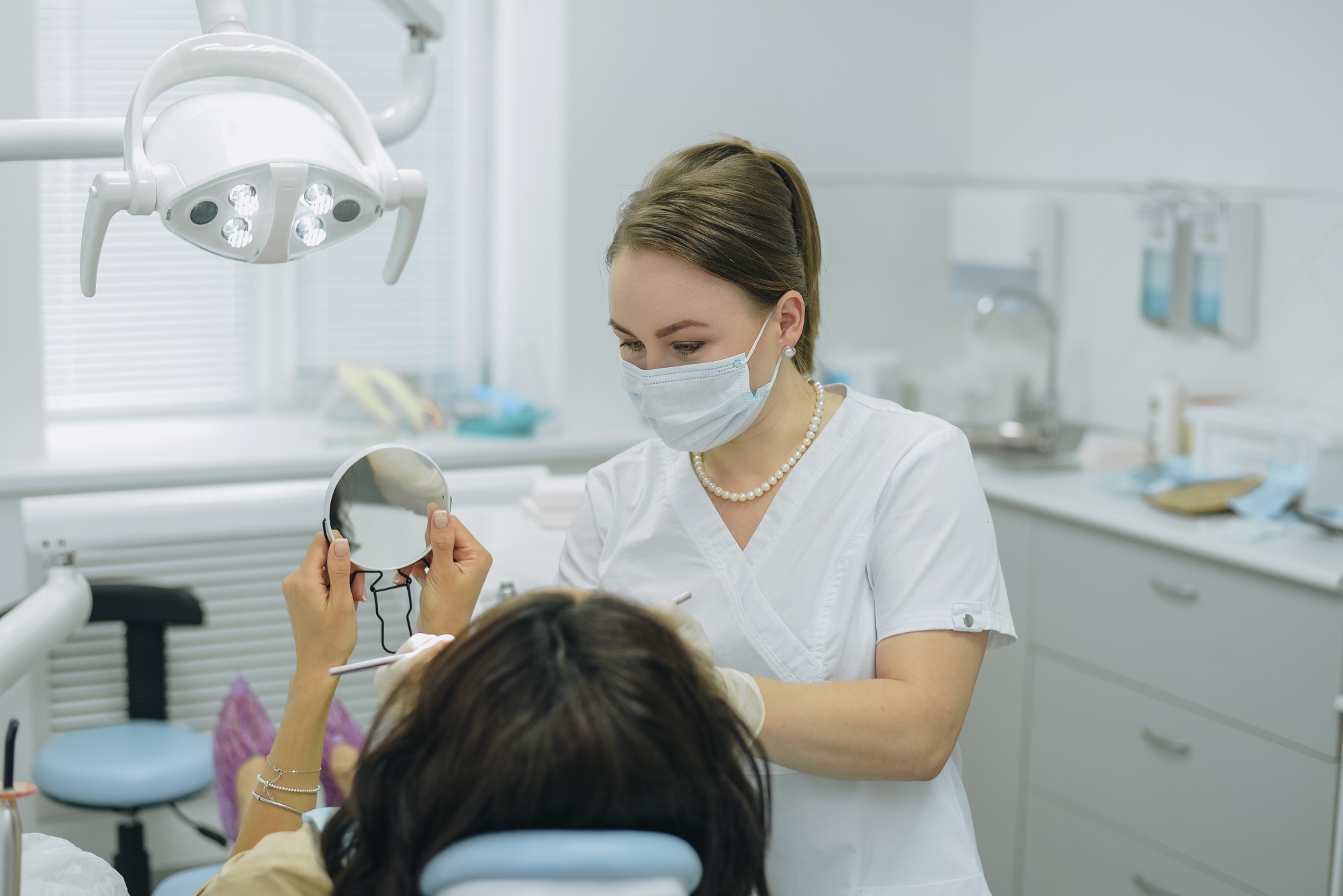 Прием пациентов в стоматологии "Мир улыбок" в Долгодеревенском (фото 2)